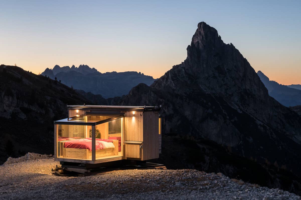 Starlight room sulle Dolomiti: polemica in Veneto, ma il glamping di vetro cresce